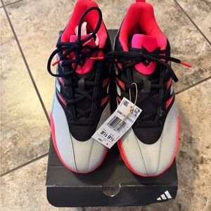 NWT Adidas Dame Certified 3 Low basketball shoe in a grey, black red M 8.5 W 9.5